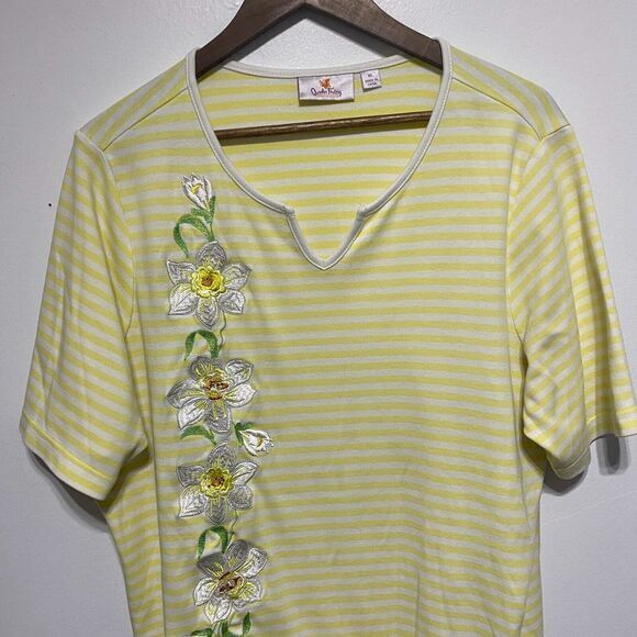 Quacker Factory Tshirt Womens XL Yellow Stripe Floral Embroidery Short Sleeve‎ - Picture 2 of 8